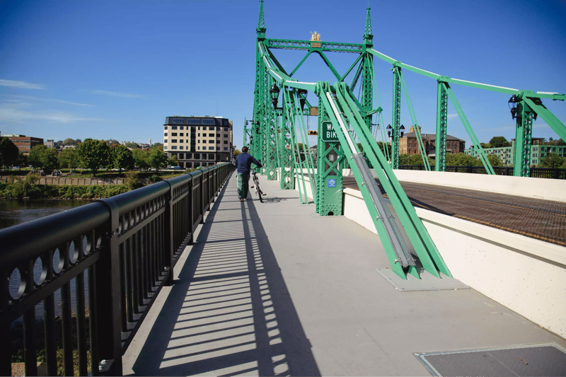 Cantilever Sidewalk-36171_web