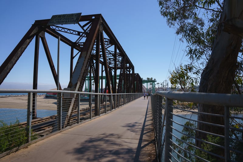 Cantilever Sidewalk_DSC0839